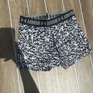 Under Armour spandex shorts camo S